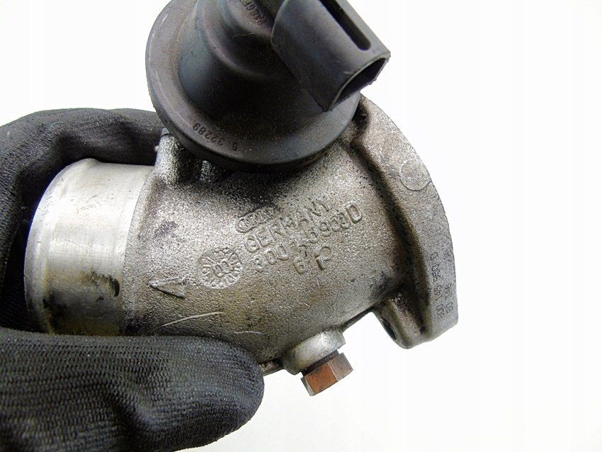 Przepustnica Wlot Rura 2.5 Tdi Audi A4 A6 A8 Passat B5 Superb 8D0145950D