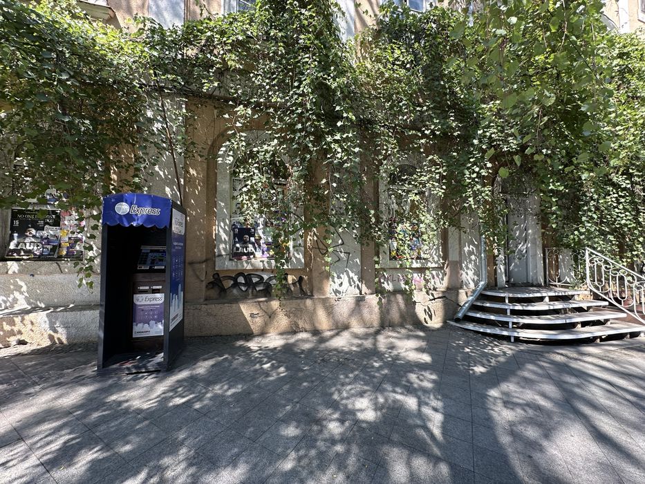 Продажа фасадного помещения в центре города