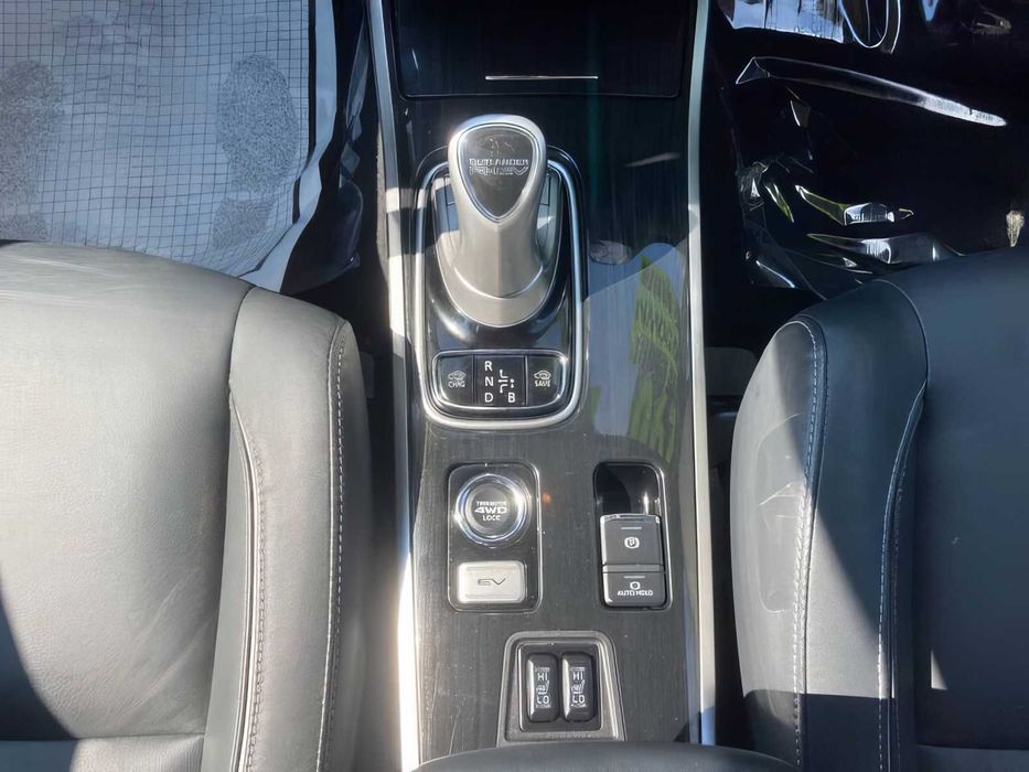 Mitsubishi Outlander SEL      2018