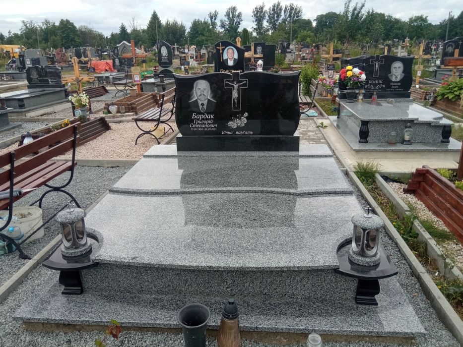 Памятники на могилу.