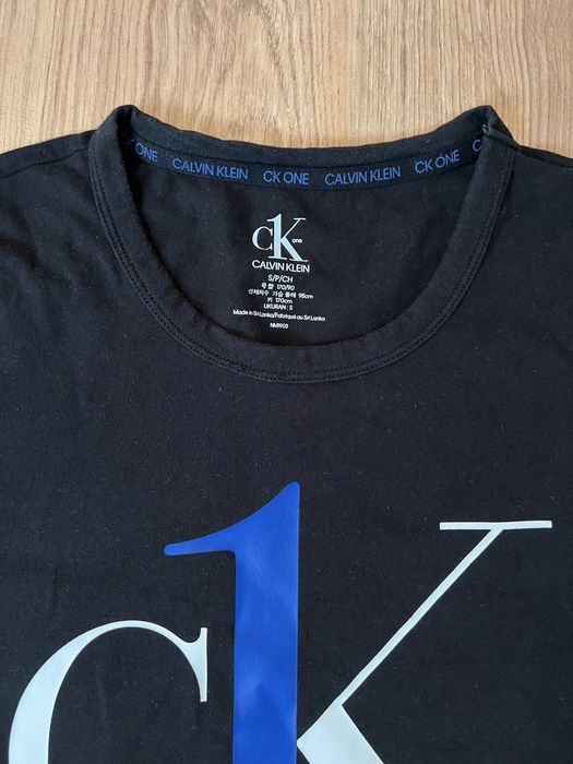 Продам мужскую футболку Calvin Klein