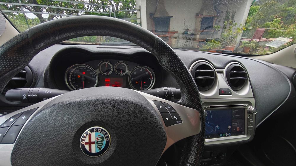 Alfa Romeo MiTo 1.3 JTDm Distinctive (2011) – Design Italiano & Extrema Economia