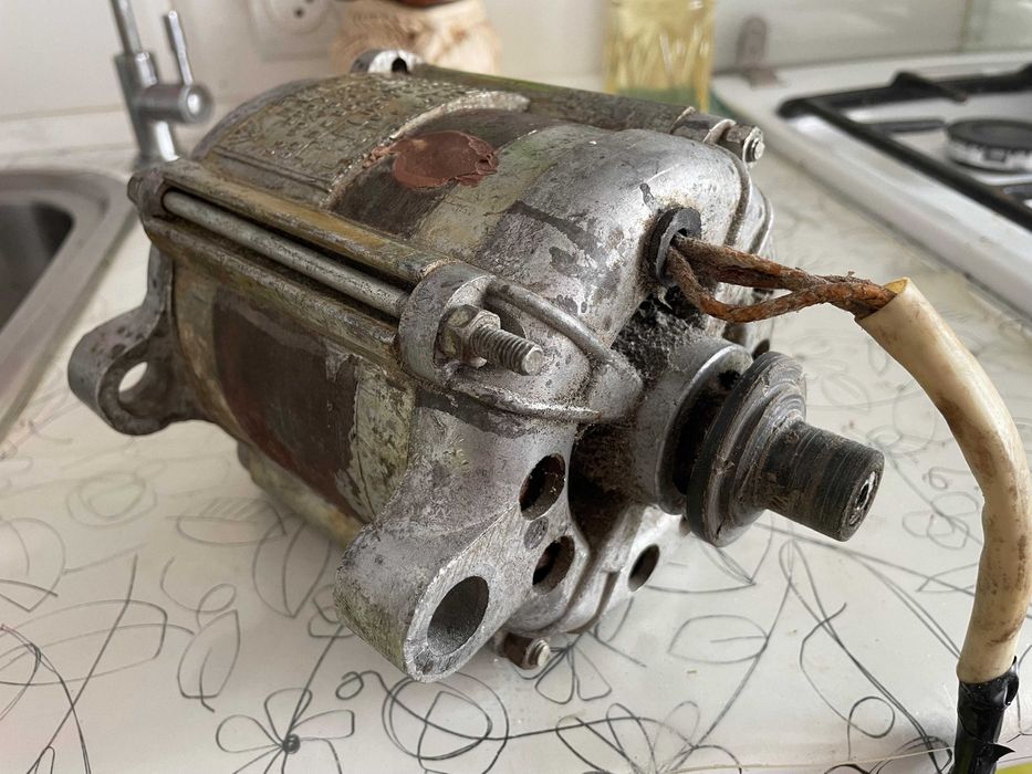 Электродвигатель от стиральной машины АВЕ 071-4С 220В 1350 об/мин.