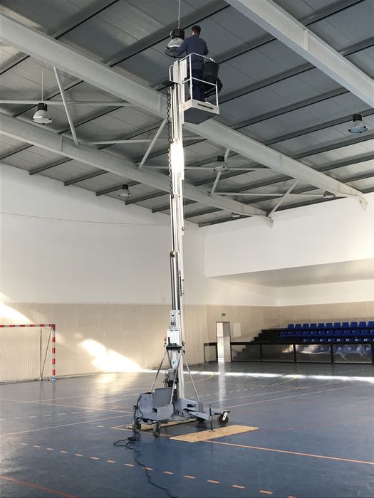 Aluga-se plataforma elevatoria genie