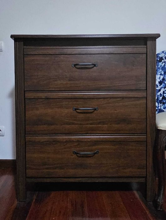 Quarto, Cama, Mesa de Cabeceira e Cômoda