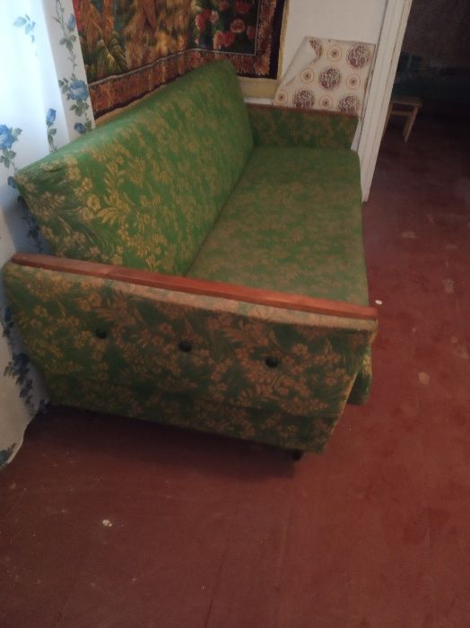 диван. Книжка  советского образца