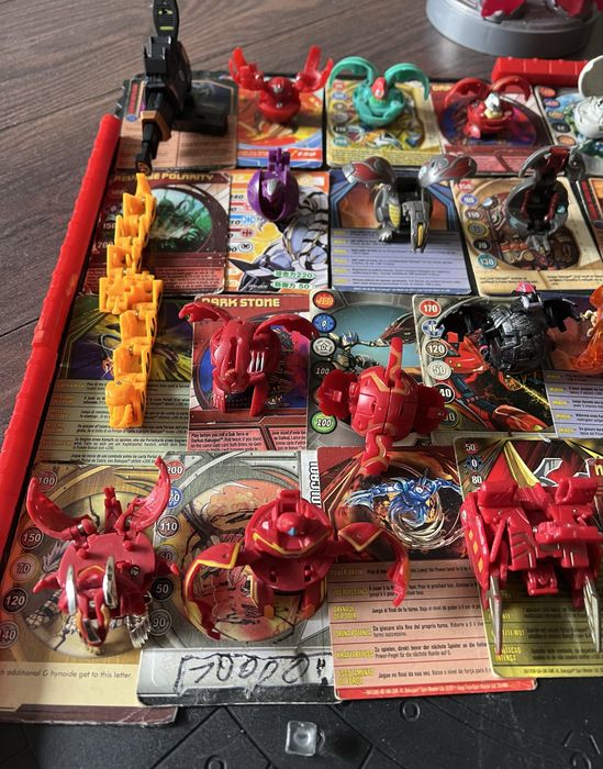 Колекція Bakugan, карти, арена та кейс
