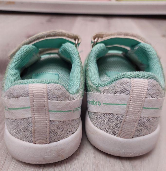 Adidasy dziewczęce r. 26