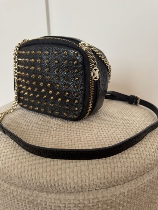 Czarna torebka z ćwiekami Kazar