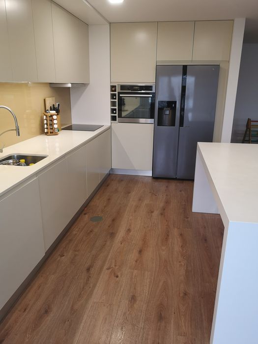 Alugo quarto  suite, individual Barcelos