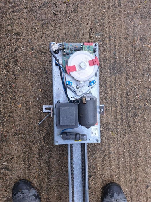 Automat do bramy garażowej  szyna 3m