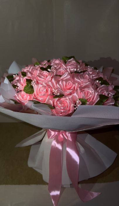 Букет троянд із атласної стрічки