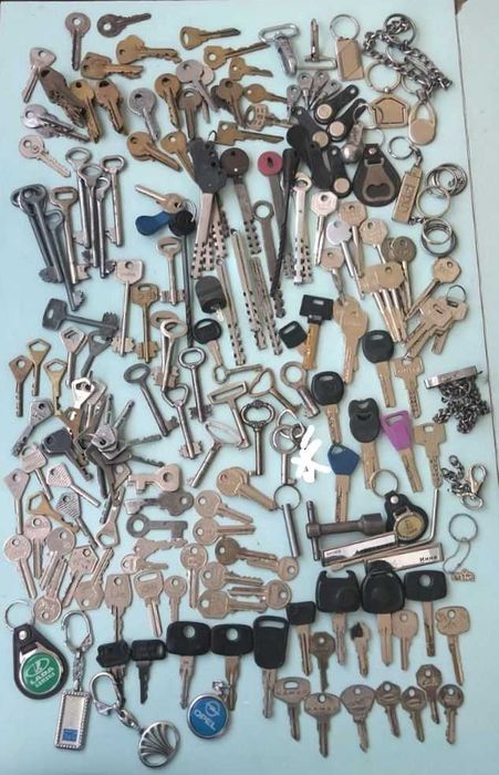 Продам одним лотом