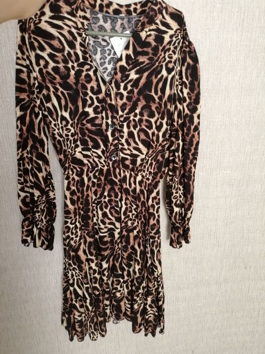 Нова сукня з біркою