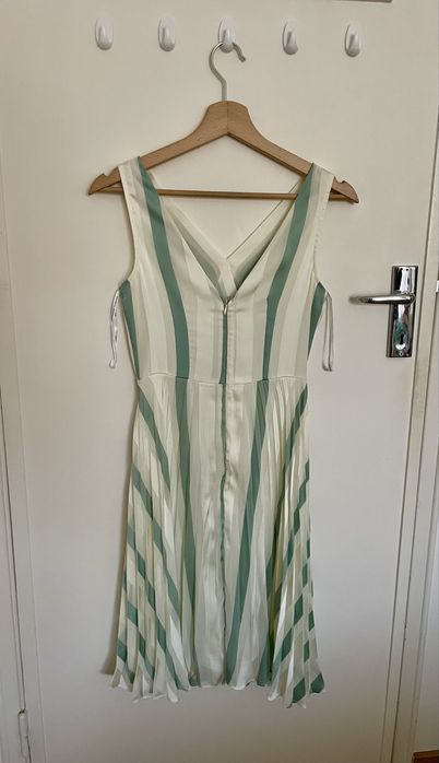 Vestido curto DorothyPerkins