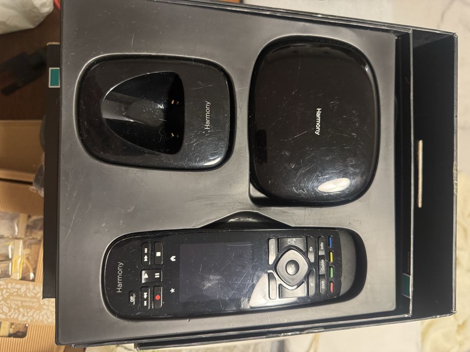 Logitech Harmony Ultimate Pilot Uniwersalny + Harmony Hub + Stacja Dokująca