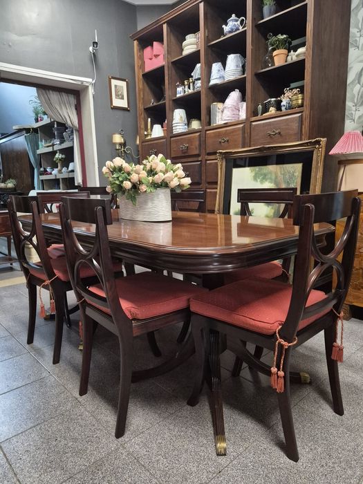 Conjunto de Sala de Jantar Clássico Mesa Extensível com 8 Lugares.