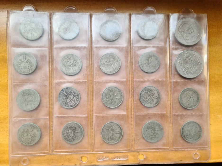 varias moedas antigas