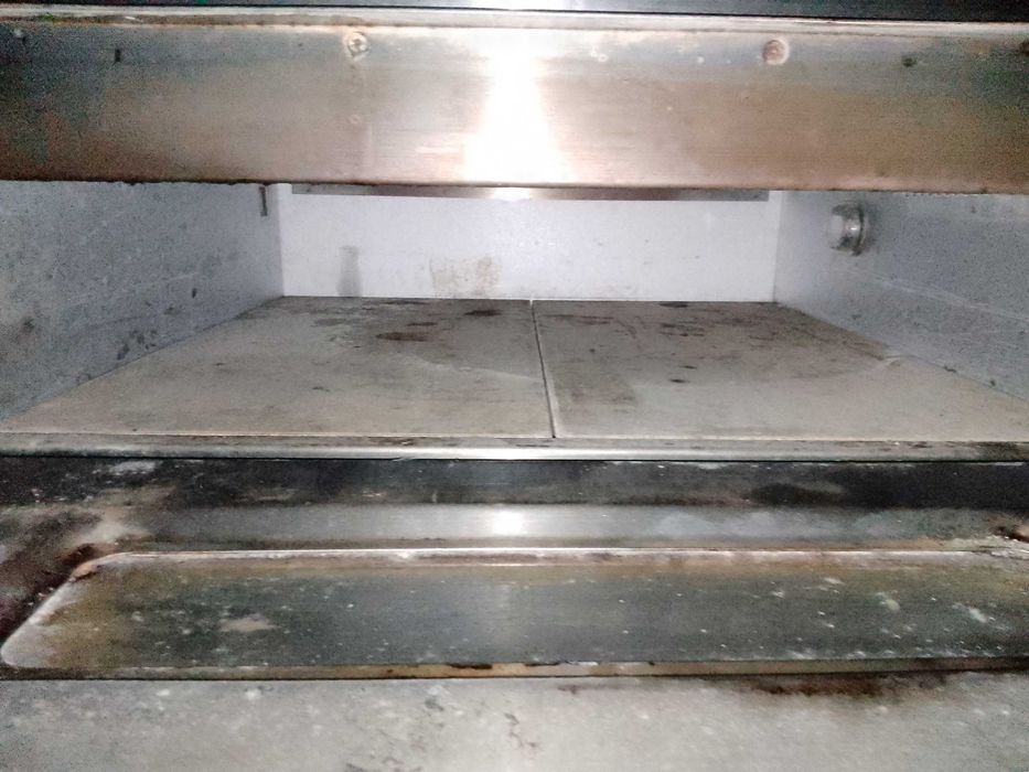 Piec do Pizzy mało używany 1200 zł.