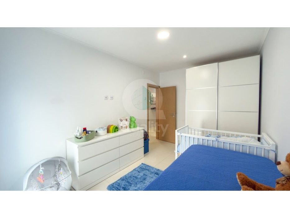 Apartamento T3 convertido em T2 na Verderena