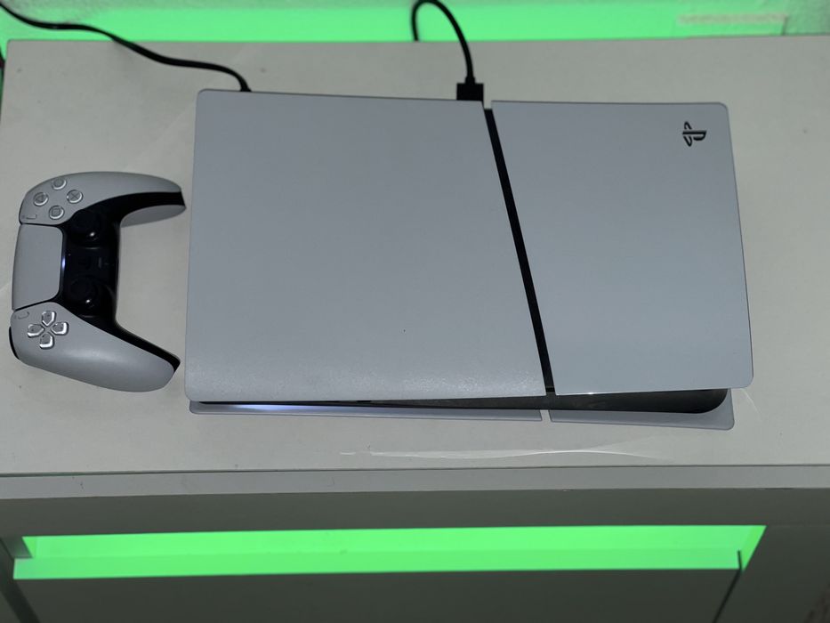 PS5 1TB (Estado de Loja) | Edição Plug & Play + 206 Jogos + Free Shop Integrada