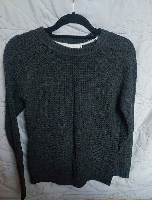 Czarny sweterek H&M