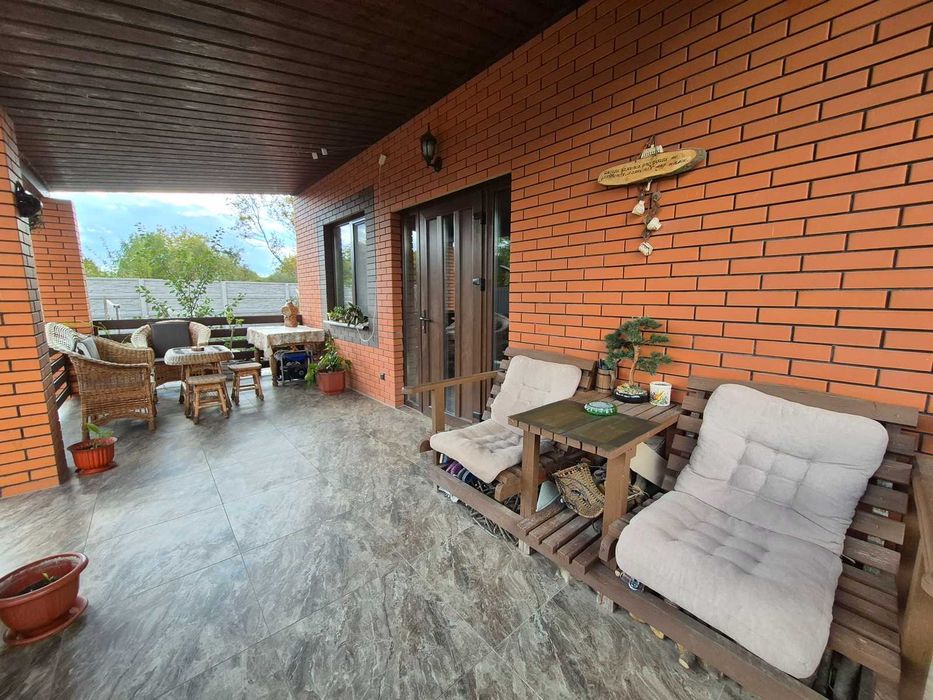 Двоповерховий будинок з ремонтом на Вінницьких Хуторах