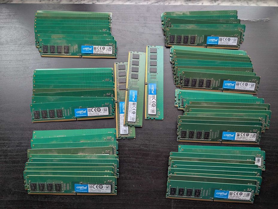 74 Sticks DDR4 4GB Crucial CT4GDFS8213.C8FDD2 Usados