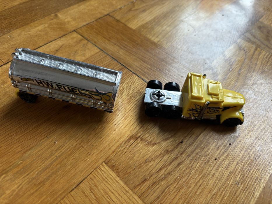 Cysterna hot wheels