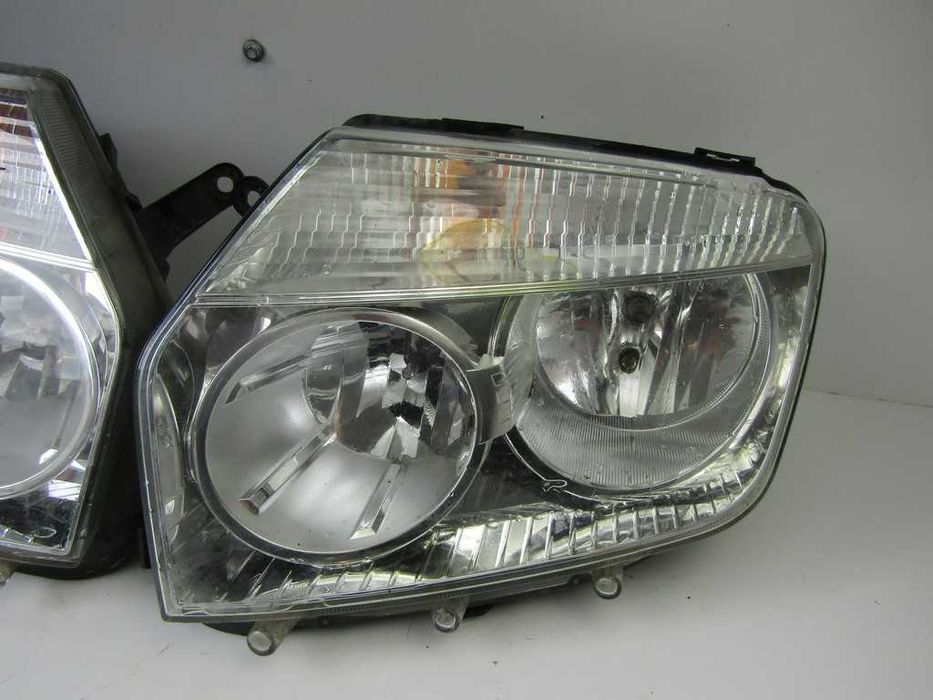 Dacia Duster lampa lampy przód przednie prawa lewa