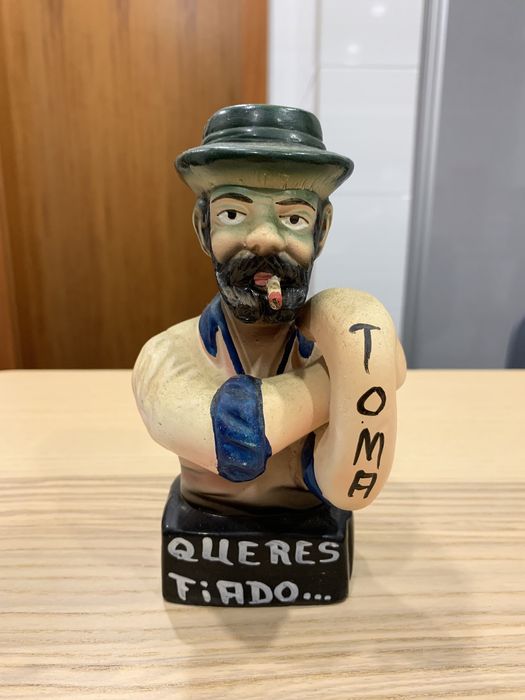 Figuras antigas faiança portuguesa