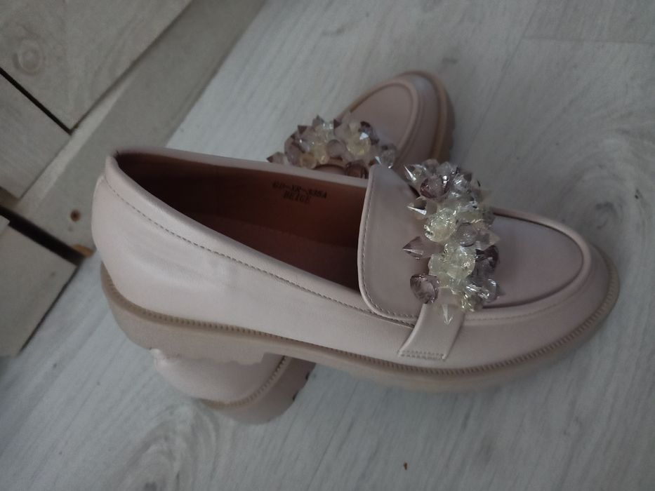 Buty zdobiona kryształkami