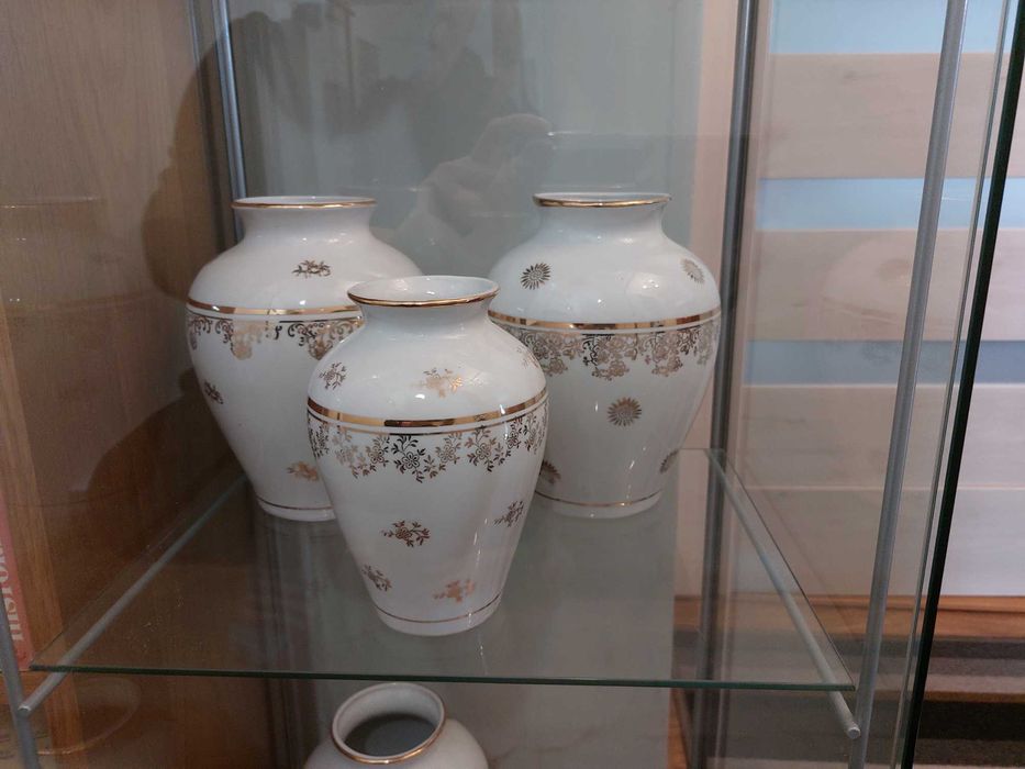 Wazony porcelanowe, Chodzież, złote zdobienia, 11 sztuk, PRL