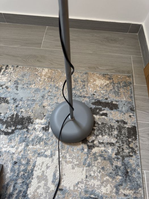 Candeeiro de Pé Moderno - Excelente Estado!