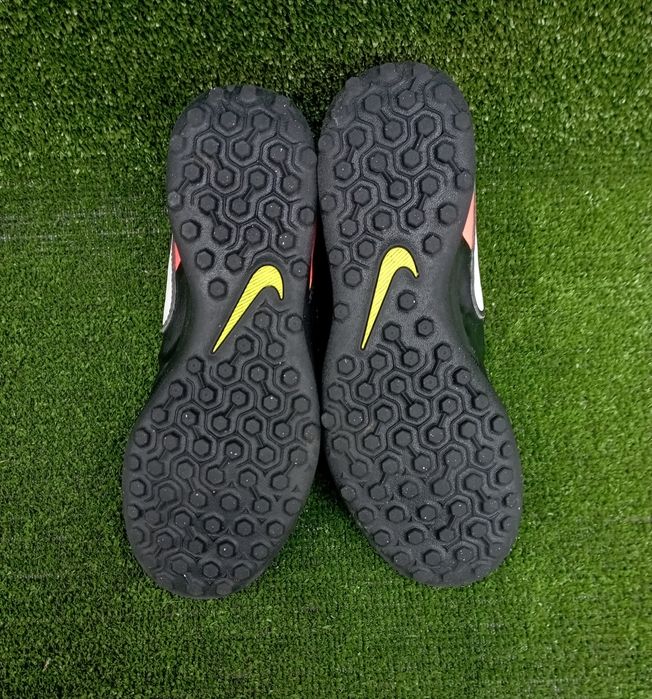 Підліткові кросівки сороконожки nike tiempo