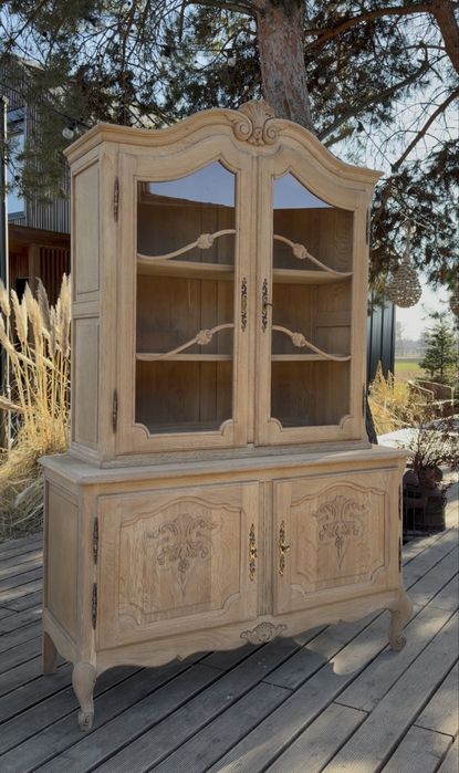 Ludwikowska witryna w stanie surowym