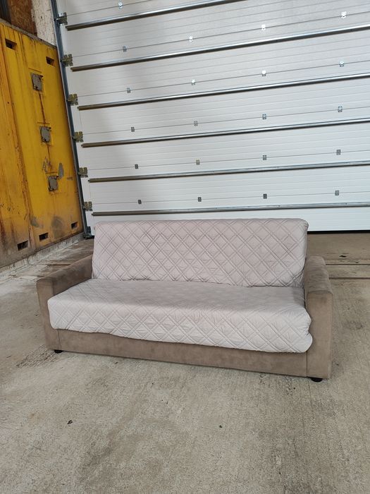 Sofá-cama rebatível com capa acolchoada