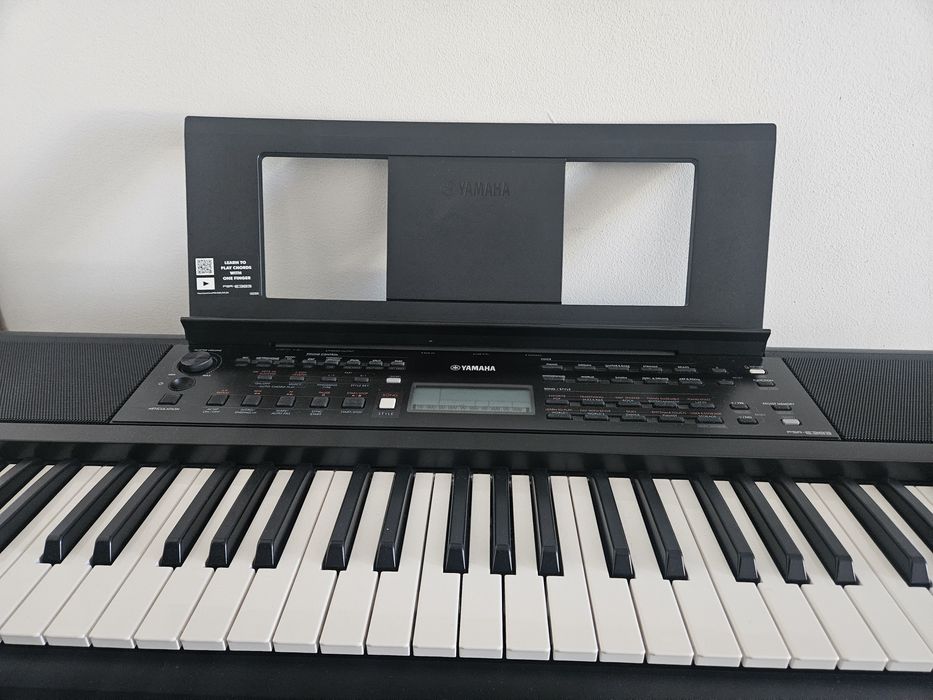 TECLADO Yamaha PSR-E383