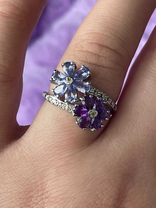Кольцо из серебра 925 пробы с танзанитом и аметистом.Размер18