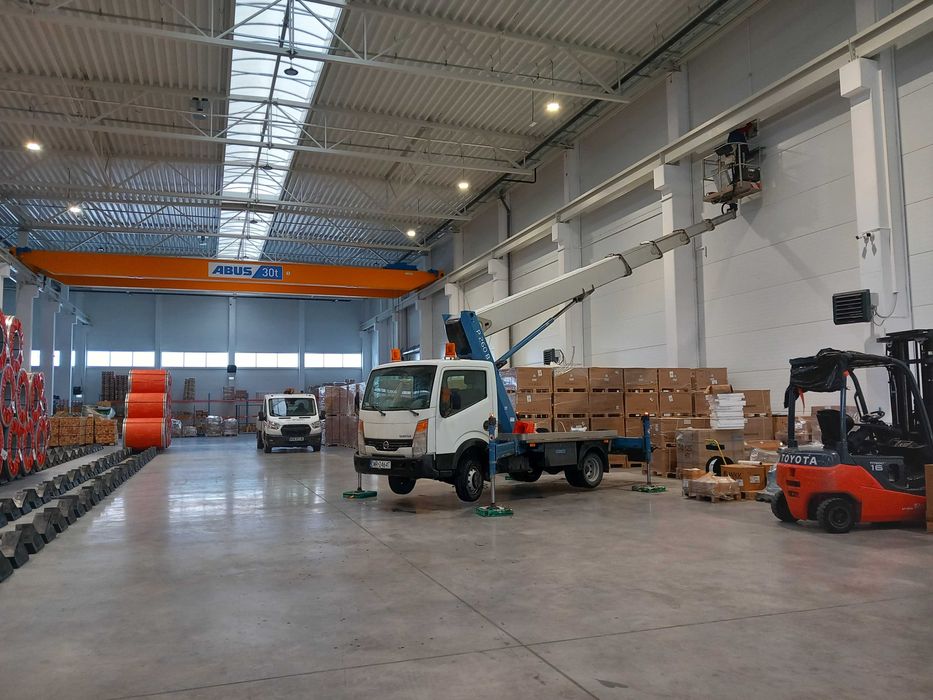 Usługi/wynajem zwyżka/podnośnik koszowy {wycinka drzew} do 26m