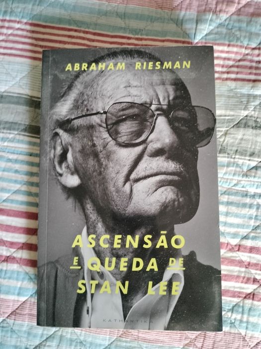 Vendo livro a ascenção e queda de stan lee