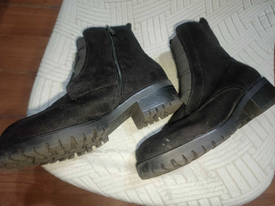 Czarne botki rozmiar 39