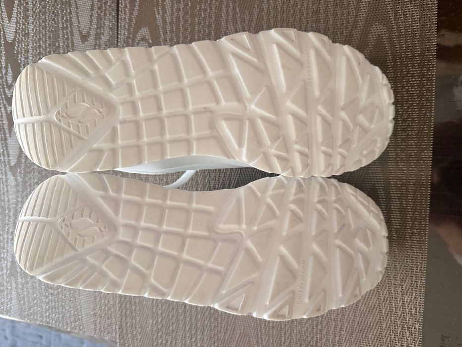 Продам кросівки Skechers