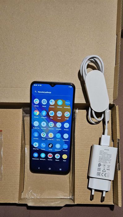 Nowy telefon 5G z dobrymi parametrami. (foto}