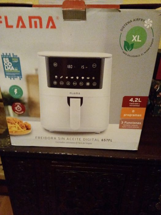 Vendo airfryer nova e livro