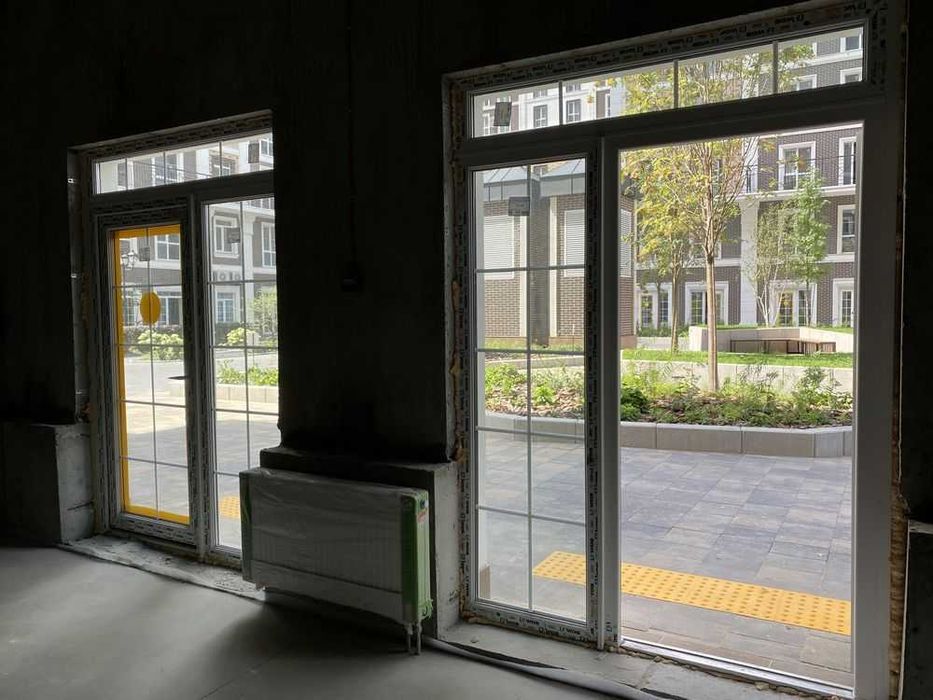 Магазин, Салон 42 кв.м, Топ локація, Нова Англія, метро