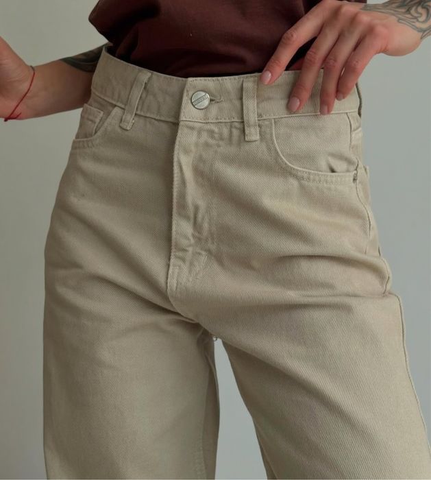 Пісочні джинси прямого крою Lovest,26 розмір.