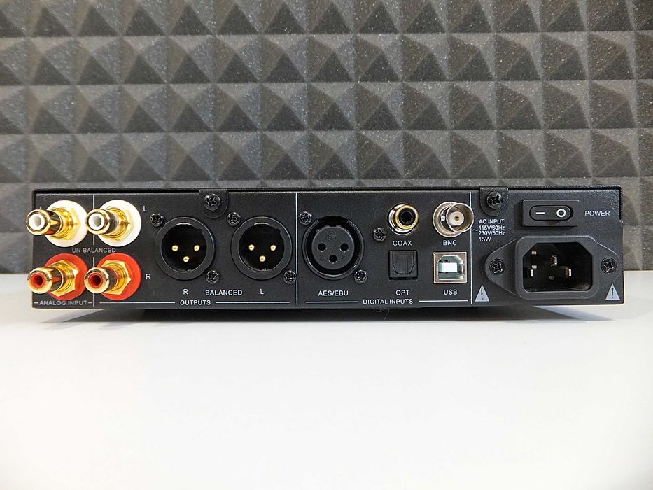 EMOTIVA STEALTH DC-1 - przetwornik DAC z przedwzmacniaczem / karton