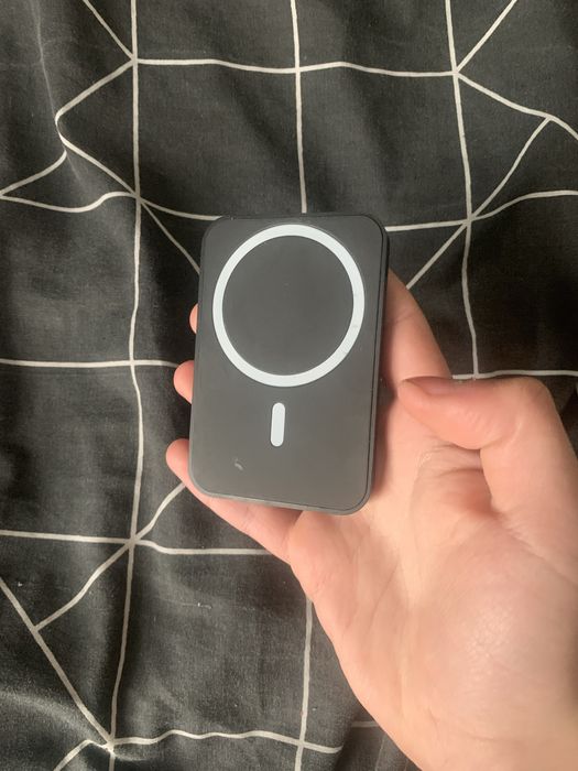 Безпроводна зарядка в машину на айфон