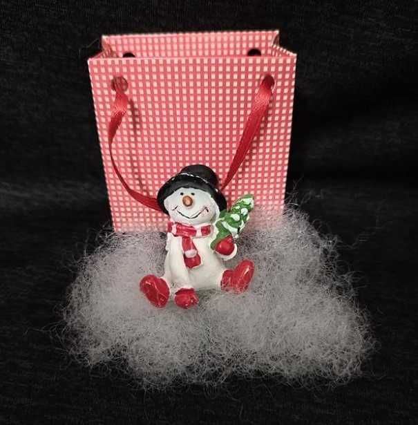 Новогодняя статуэтка снеговик с ёлочкой сувенир на подарок новый год